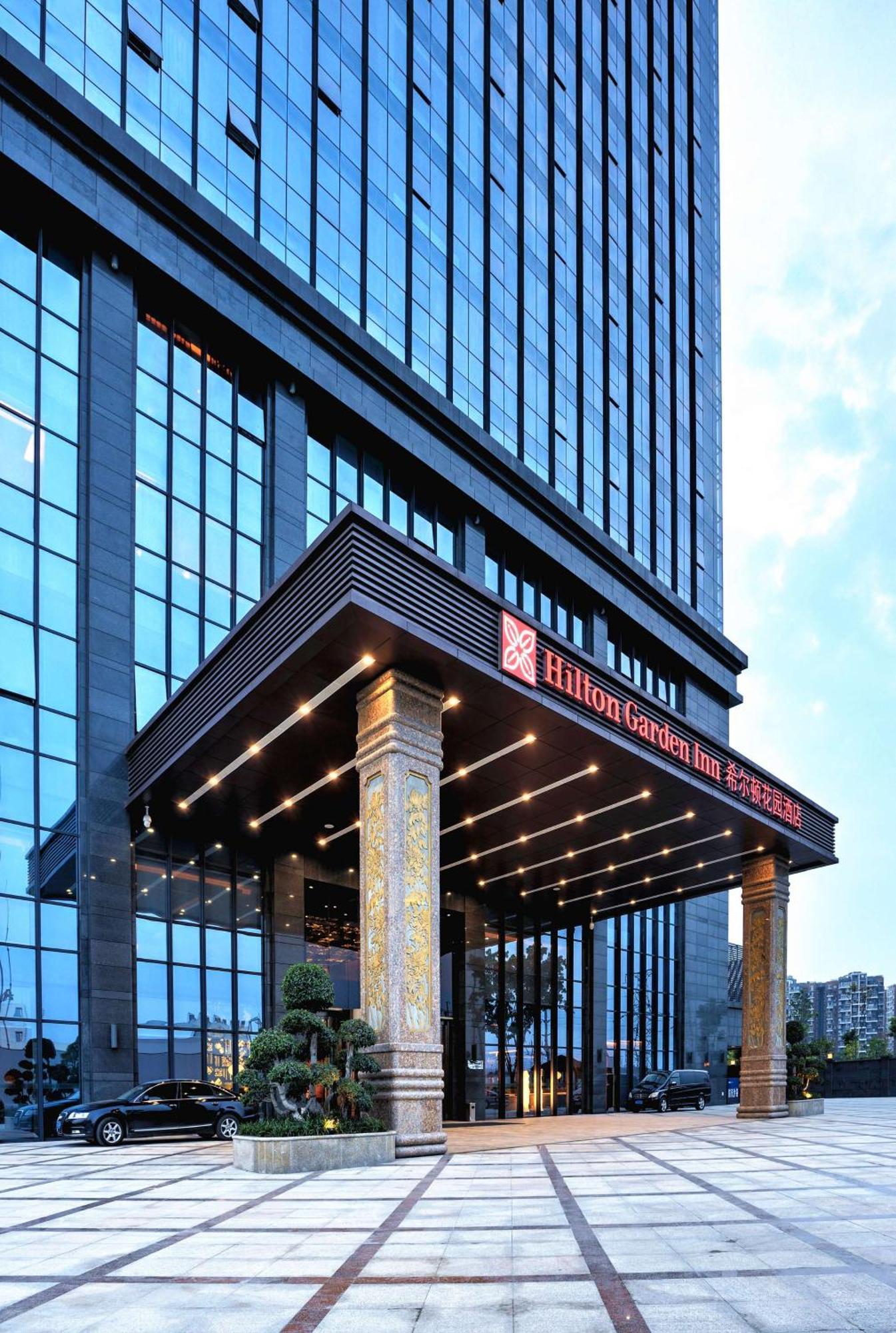 Hilton Garden Inn Chengdu Huayang Exterior foto